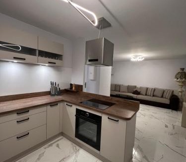 Janze Villa | Lusyana