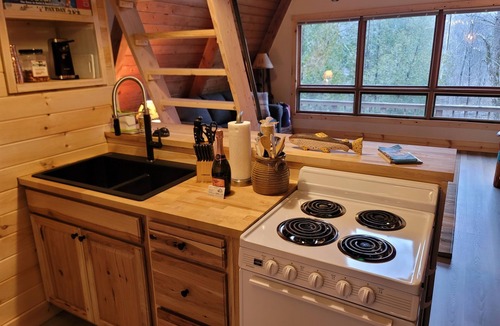 Luther Cabin | Luther Secluded Riverfront A-Frame
