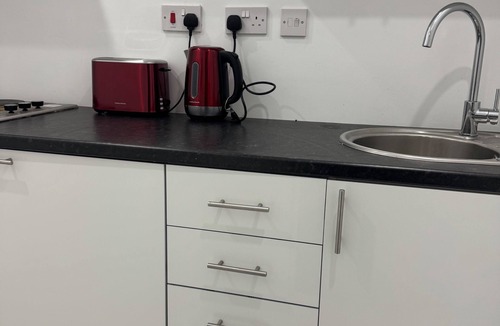 Luton Apartment | Luton town 1 Bed Flat - Sleeps 2 Wifi