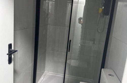 Luton Apartment | Luton town 1 Bed Flat - Sleeps 2 Wifi