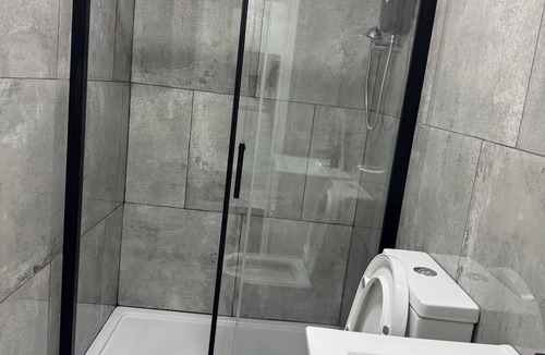 Luton Apartment | Luton town 1 Bed Flat - Sleeps 2 Wifi