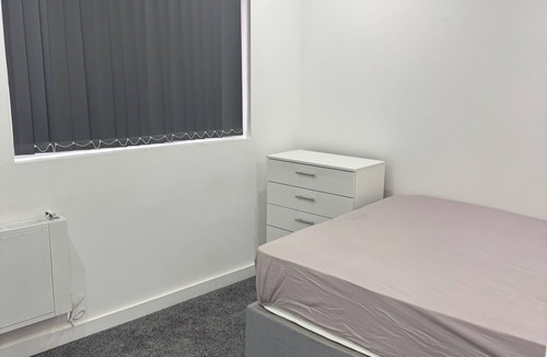 Luton Apartment | Luton town 1 Bed Flat - Sleeps 2 Wifi