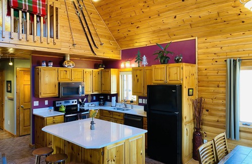 Lutsen Cabin | Lutsen Log Lodge! Ski, Hike, Swim & Bike, stay 3 for 2 through April