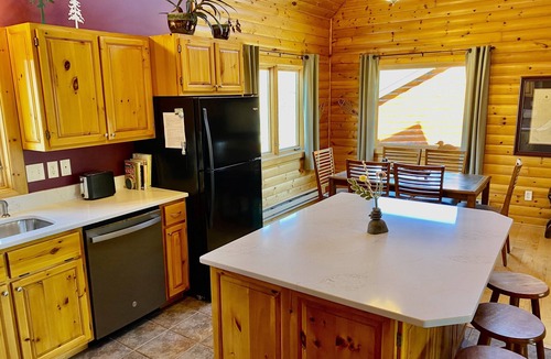 Lutsen Cabin | Lutsen Log Lodge! Ski, Hike, Swim & Bike, stay 3 for 2 through April