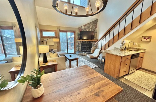 Lutsen Apartment | Lutsen Ski-In/Ski-Out | Moose Mtn Views | Hot Tub