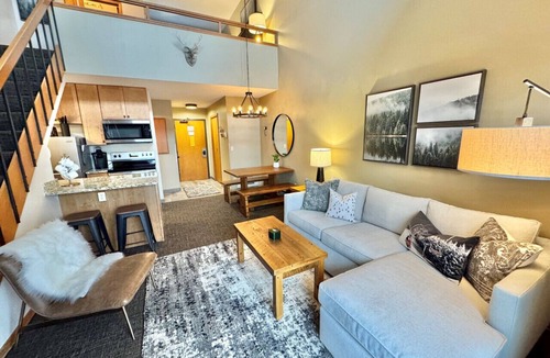 Lutsen Apartment | Lutsen Ski-In/Ski-Out | Moose Mtn Views | Hot Tub