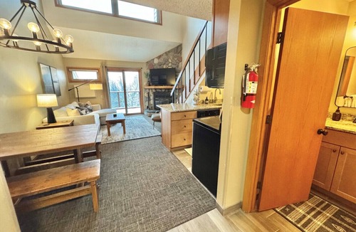 Lutsen Apartment | Lutsen Ski-In/Ski-Out | Moose Mtn Views | Hot Tub