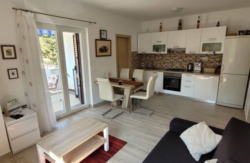 Punat Apartment | Luvano's Place - Principality of Zarijak, apartment 5 min form beaches