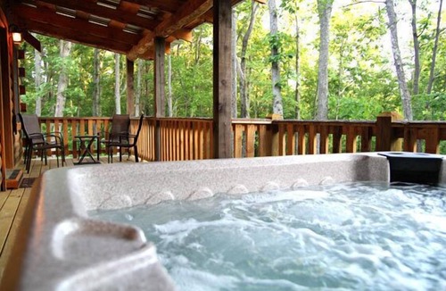 Stanardsville Cabin | Luvin on the Ridge | 2 Bed, 3 Bath