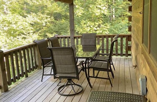 Stanardsville Cabin | Luvin on the Ridge | 2 Bed, 3 Bath