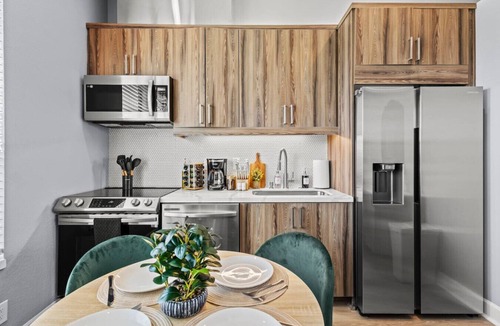 Cedars Apartment | Lux 1 BD 1 BA suite, near Downtown w Free Parking