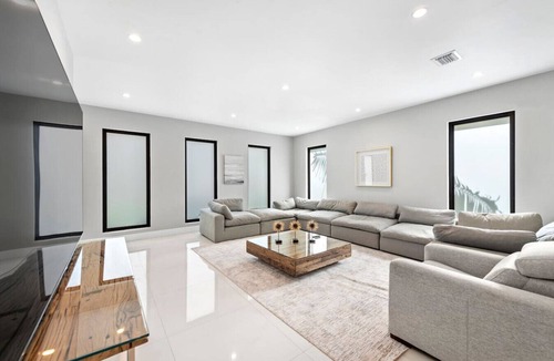 South Miami Villa | Lux 10 Bed&Bath Suite Villa w/Warm Pool & Game Rm