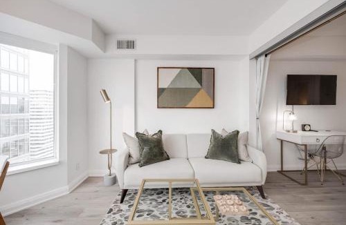 Bloor-Yorkville House | Lux 1BR Yorkville Condo Fast WiFi and Work Desk
