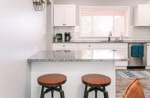 Pittsburgh House | LUX 2.3k SQFT, Game Room, Parking, Sleeps 10 Plus