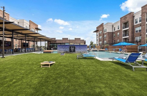 Lewisville Apartment | Lux 2 Bedroom king+twin trundle room, Pool views