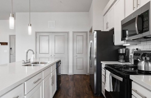 Montopolis Apartment | LUX 2B2B Apt Near Heart of Austin w/Pool & Parking