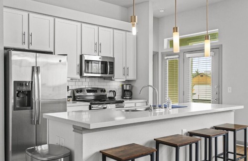 Montopolis Apartment | LUX 2B2B w/Pool & Parking near the Heart of Austin