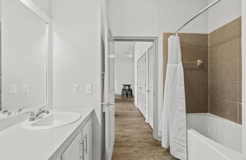 Montopolis Apartment | LUX 2B2B with Pool & Parking near the Heart of Austin