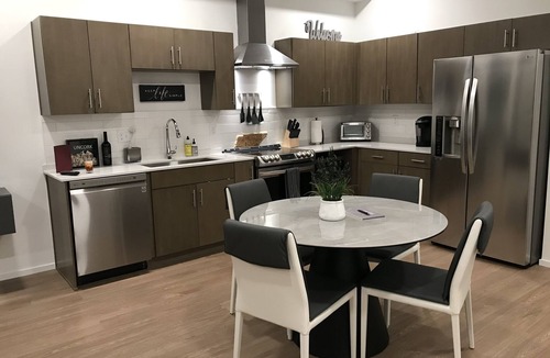 Edgehill Condo | LUX 2BD/2BA CONDO .5 Mi From Lower Broadway- NASHVILLE, TN