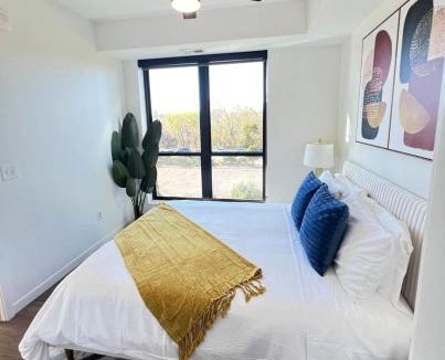St. Anthony West Apartment | Lux 2BD Sofa Bed DT &UMN GYM Free Street parking