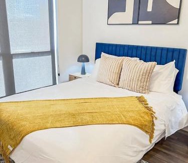 St. Anthony West Apartment | Lux 2BD Sofa Bed DT &UMN GYM Free Street parking