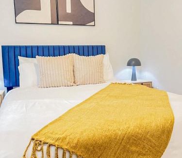 St. Anthony West Apartment | Lux 2BD Sofa Bed DT &UMN GYM Free Street parking