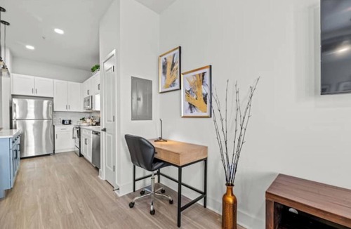 Dallas Design District Apartment | Lux 2Bed Studio Prime Location Pool Gym