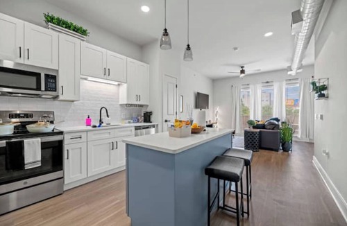 Dallas Design District Apartment | Lux 2Bed Studio Prime Location Pool Gym