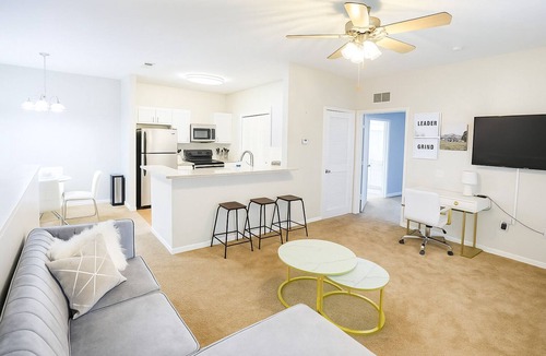 Ferry Pass Apartment | Lux 2BR 2BA mins from the water
