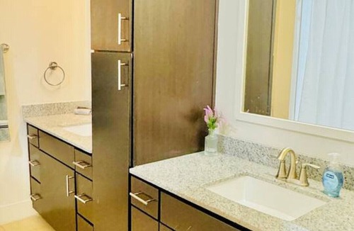 Wetmore Apartment | Lux 2BR 2Mi to Six Flags, La Cantera w/Pool & Gym