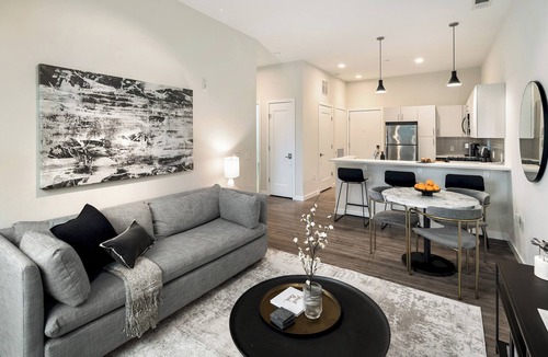 The Hill Apartment | Lux 2BR Apt Downtown at Yale