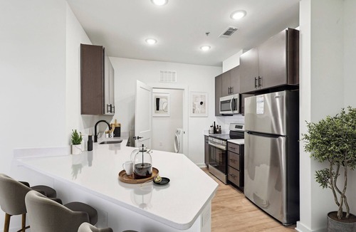 North Chesterfield Apartment | Lux 2BR Apt w/Balcony & Pool