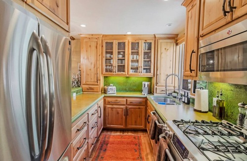 Truckee Villa | Lux 2BR Northstar Home: Scenic Views, Mountain Biking, Golf, Hikes, 15 m to Lake