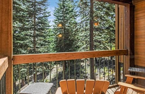 Truckee Villa | Lux 2BR Northstar Home: Scenic Views, Mountain Biking, Golf, Hikes, 15 m to Lake