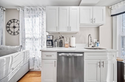 North End Apartment | Lux 2nd floor 3brm/1bath