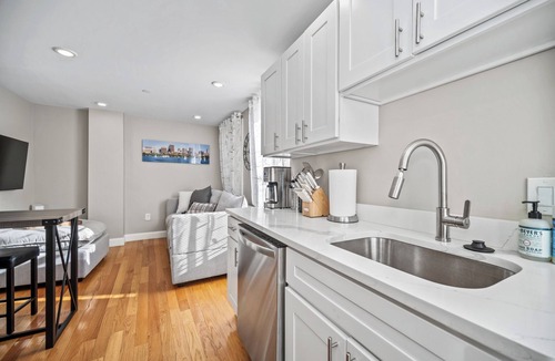 North End Apartment | Lux 2nd floor 3brm/1bath