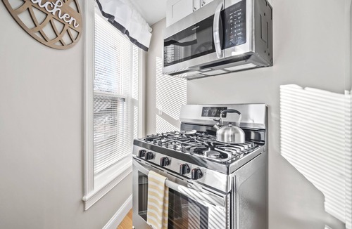 North End Apartment | Lux 2nd floor 3brm/1bath