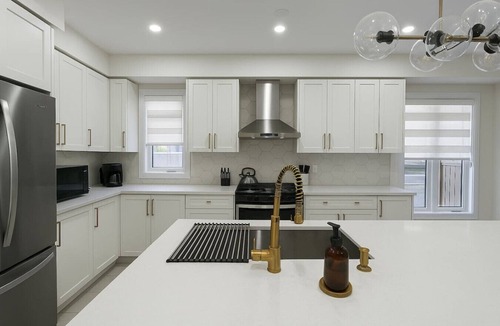 Mount Pleasant House | Lux 3 Bedroom Home near Public Transit