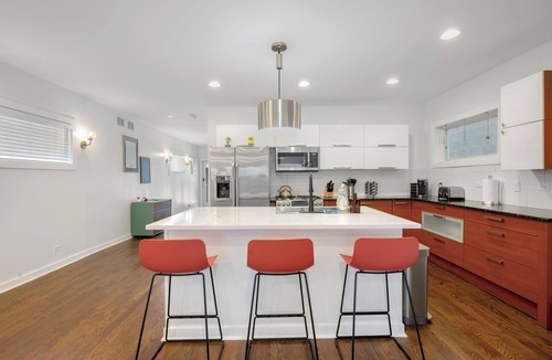 Wicker Park House | LUX 3-Level Chicago Home +garage & patio