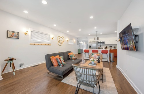Wicker Park House | LUX 3-Level Chicago Home +garage & patio