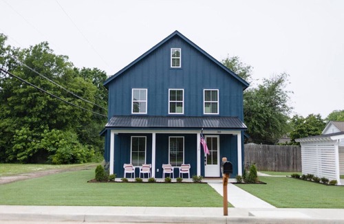 Broken Arrow House | Lux 3BR Cottage | Walk to Rose District | Sleeps 6
