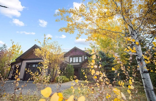 McCall House | Lux 4 Season Retreat! River Lodge w/Outdoor Pool, Sauna, & Gym! High End Furnishings Throughout!