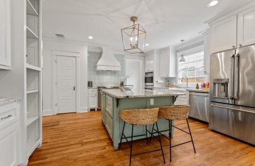 Highlands - Perkins House | Lux 4BR Home With Putting Green-Game Room-Fire Pit