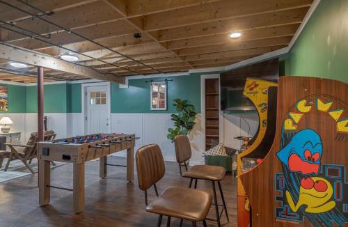 Ellsworth House | Lux 4BR Retreat, 16mi to Acadia w Game Room