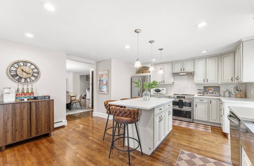Winter Hill Apartment | LUX 4BR Somerville, Steps to Green Line, Free Parking, Game Room+Poker Table