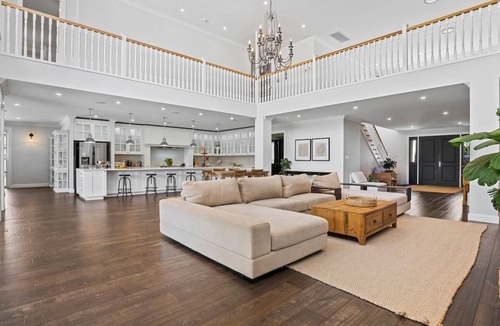 Carrara House | Lux 5 Bed Home Sleeps 16, Expansive Yard & Pool