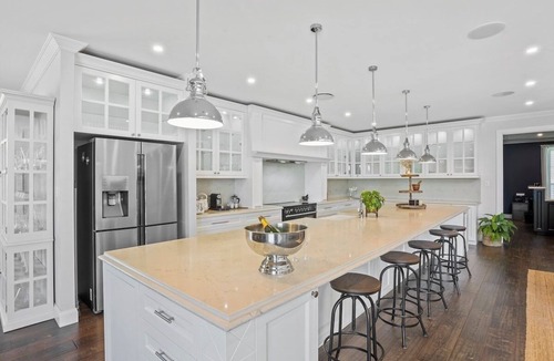 Carrara House | Lux 5 Bed Home Sleeps 16, Expansive Yard & Pool