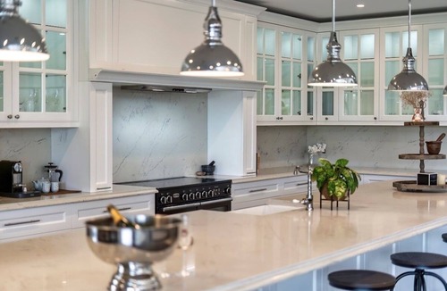 Carrara House | Lux 5 Bed Home Sleeps 16, Expansive Yard & Pool