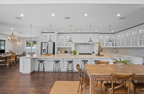 Carrara House | Lux 5 Bed Home Sleeps 16, Expansive Yard & Pool