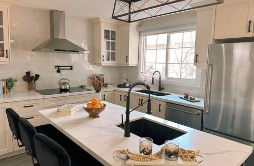 Newmarket House | Lux 5BR Spacious Home Near Yonge St
